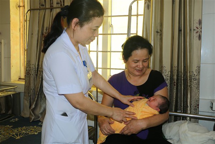 Cứu sống con và sản phụ mang thai lạc chỗ