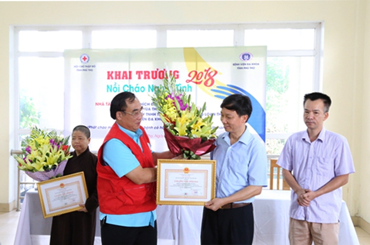 Nồi cháo nghĩa tình vì người bệnh
