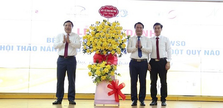 BVĐK tỉnh Phú Thọ đón nhận giải thưởng Bạch kim của Hội Đột quỵ