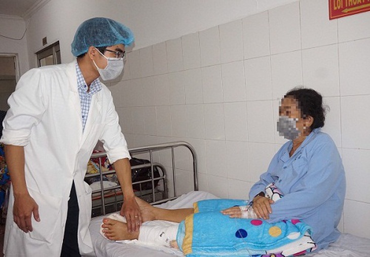 Cảnh giác: Trật khớp gối có thể phải cắt chân