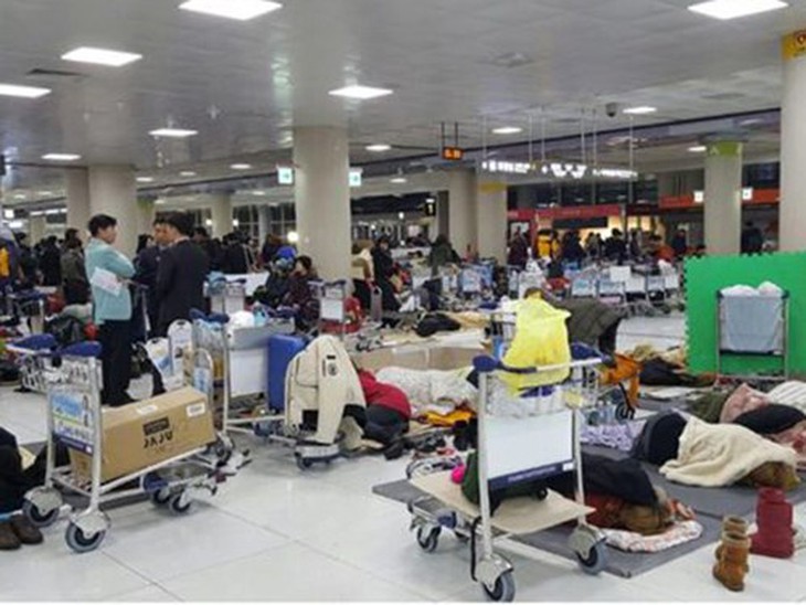 du-khach-mac-ket-o-san-bay-Jeju-Han-Quoc-vi-gia-ret