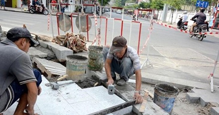 1.000 tỷ lát đá vỉa hè: Ngân sách hạn hẹp chớ “vung tay quá trán“!