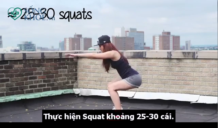 bai-tap-giup-giu-gin-voc-dang-Dong-tac-3-Squat-Dung-len-ngoi-xuong