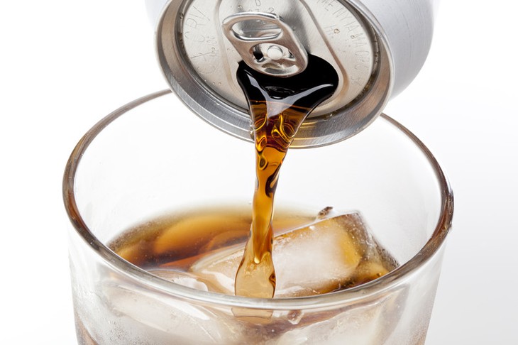 dau-hieu-som-mac-benh-tim-o-nguoi-uong-soda-co-duong