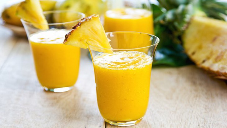 Nước ép dứa làm mờ nốt ruồi