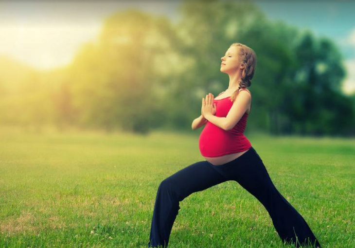 7 động tác yoga giúp bà bầu luôn khỏe mạnh
