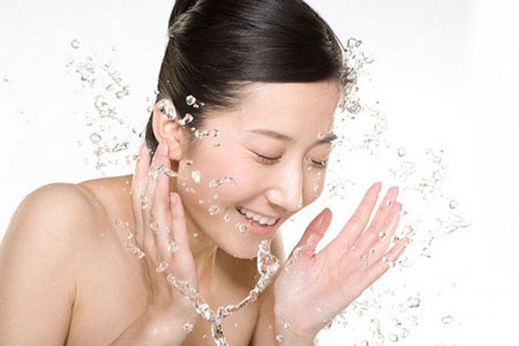 vitamin va thuc pham duong am da