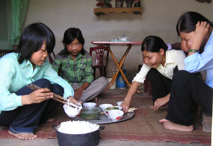 Gia đình 5 chị em mang u quái trên mặt