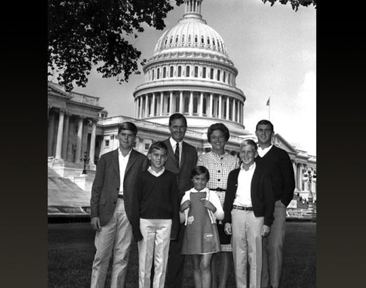 George Bush cha và các con khi còn nhỏ