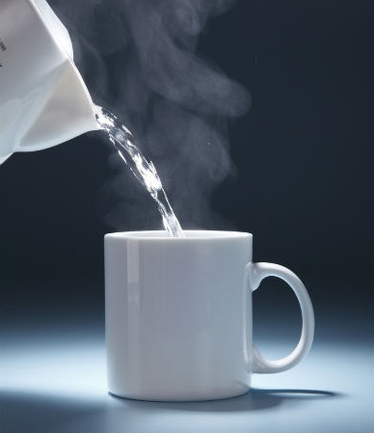 uống nước ấm
