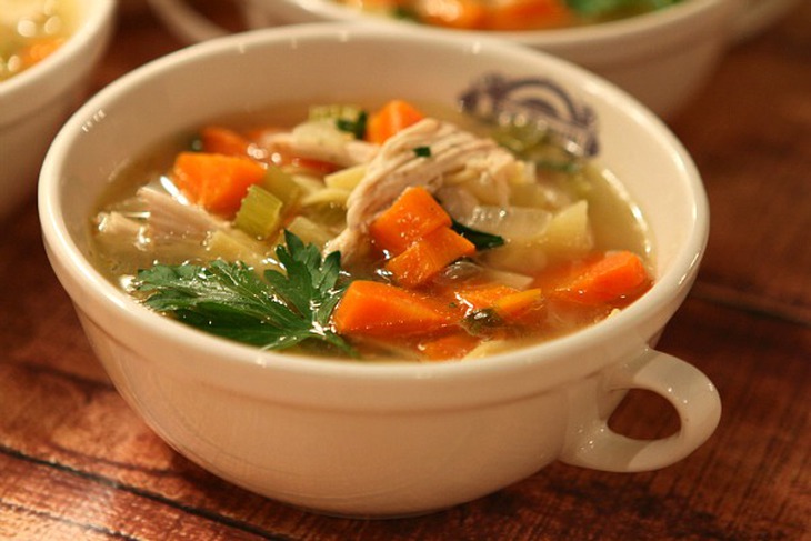 canh gà trị viêm họng