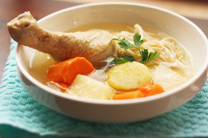 Nên ăn canh gà nấu với rau củ khi bị viêm phế quản