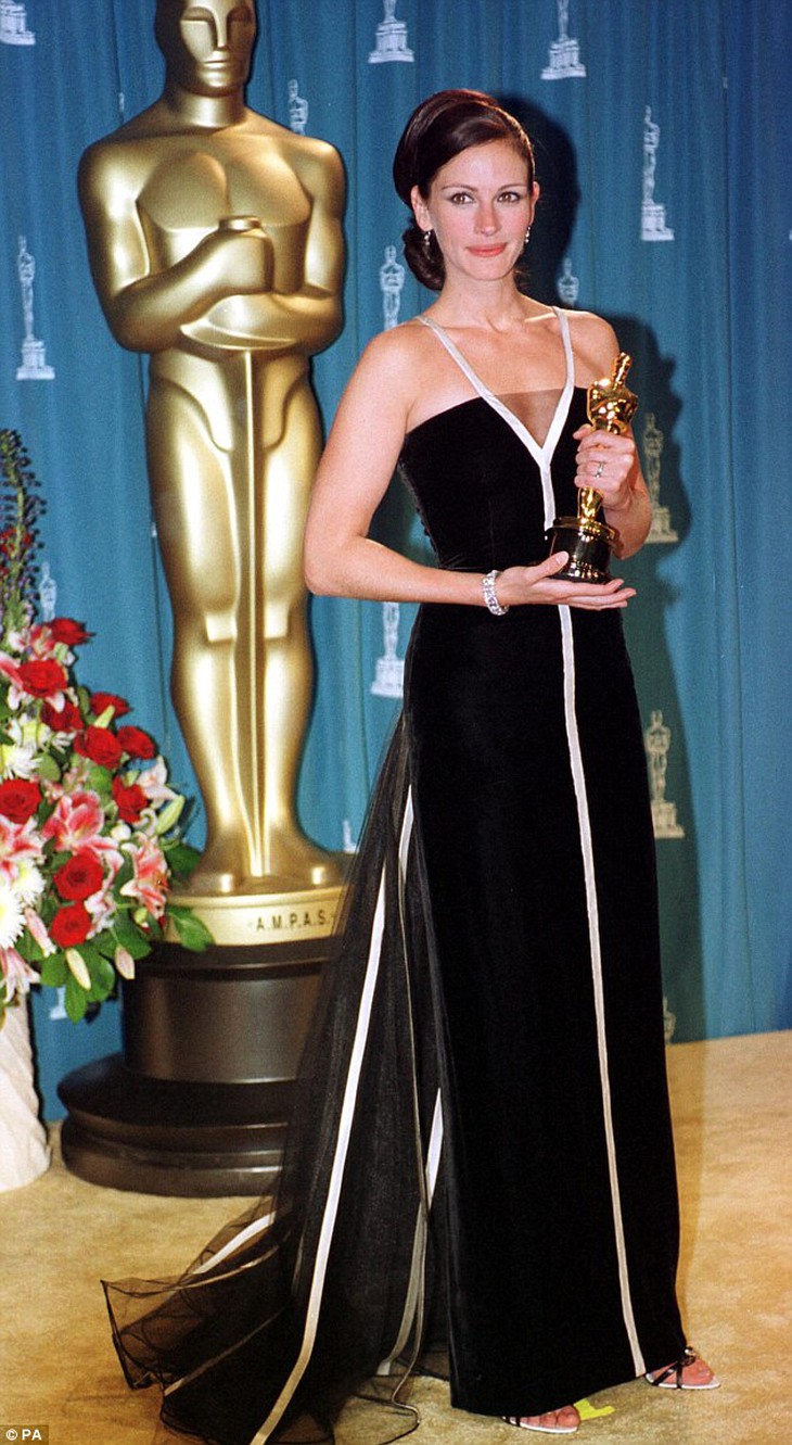 Julia Roberts giành giải Oscar
