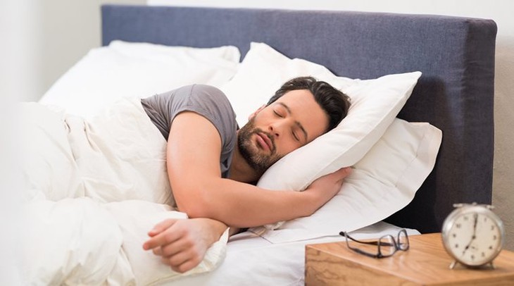 Đàn ông ngủ sớm có thể có tinh trùng khỏe mạnh hơn