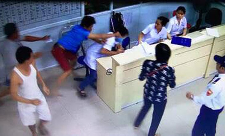 Bác sĩ và nỗi lo bạo lực...