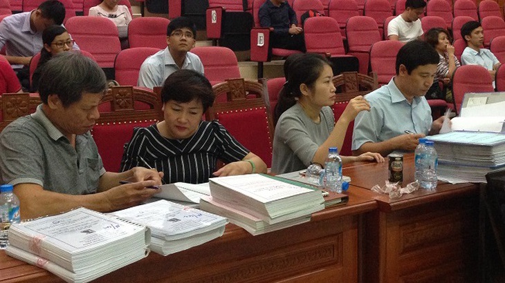 Kiểm tra hồ sơ của các công ty tham gia đấu thầu thuốc