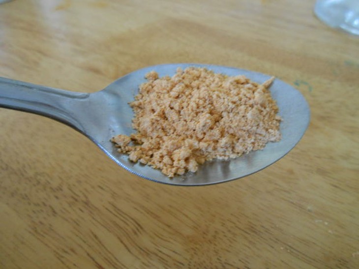 Tự làm phấn mắt từ bột củ dong