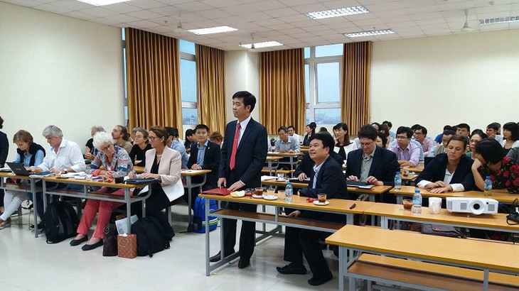 Thứ trưởng Bộ Y tế Phạm Lê Tuấn và Trưởng phái đoàn Wallonie-Bruxelles tại hội thảo y học gia đình