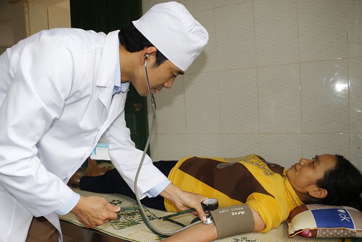 Chị Trần Thị Thìn đến khám bệnh tại Trạm Y tế xã Sơn Thịnh