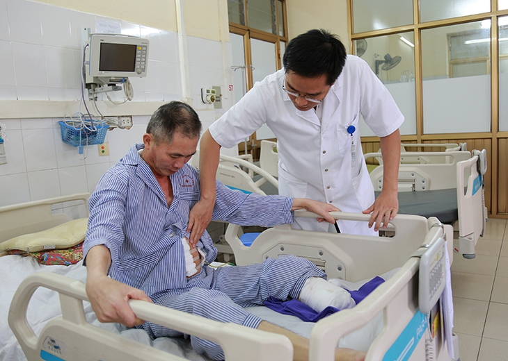 Cứu sống nạn nhân dập tụy, vỡ lách, nội tạng thoát vị lên lồng ngực