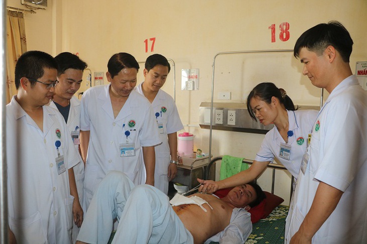 Phẫu thuật lấy sỏi thận “khủng” trên bệnh nhân bị thận móng ngựa hiếm gặp 2