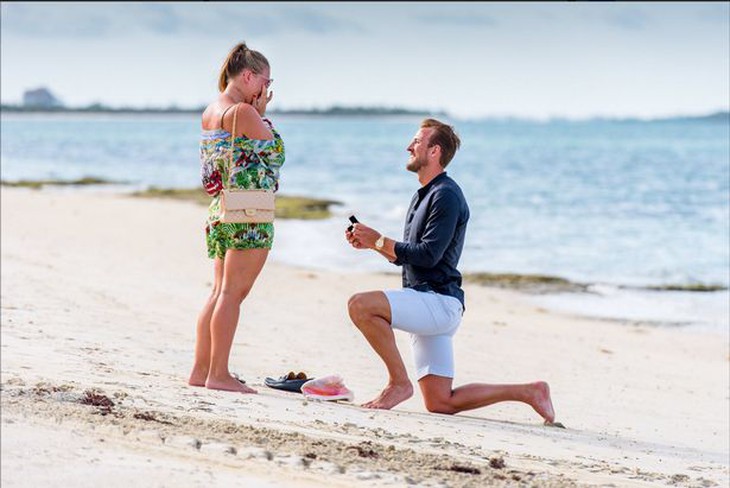 Màn cầu hôn lãng mạn của Harry Kane