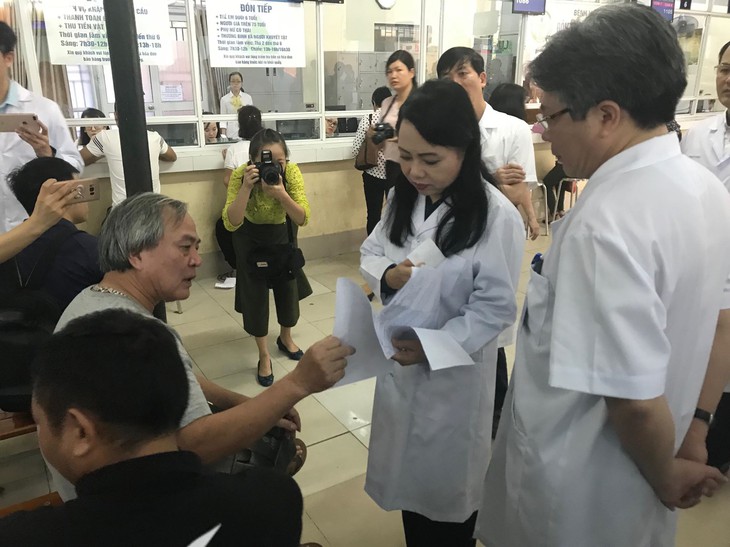 Bộ trưởng Y tế Nguyễn Thị Kim Tiến làm việc và kiểm tra công tác khám chữa bệnh tại Bệnh viện Việt Đức.