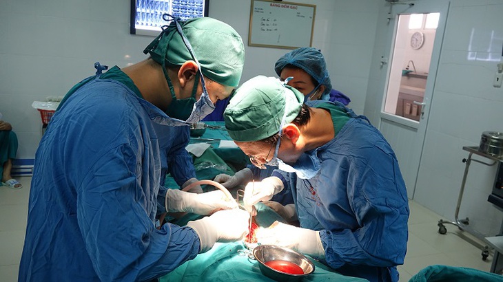 Một ca phẫu thuật u rễ thần kinh thực hiện ở Bệnh viện Bãi Cháy năm 2018