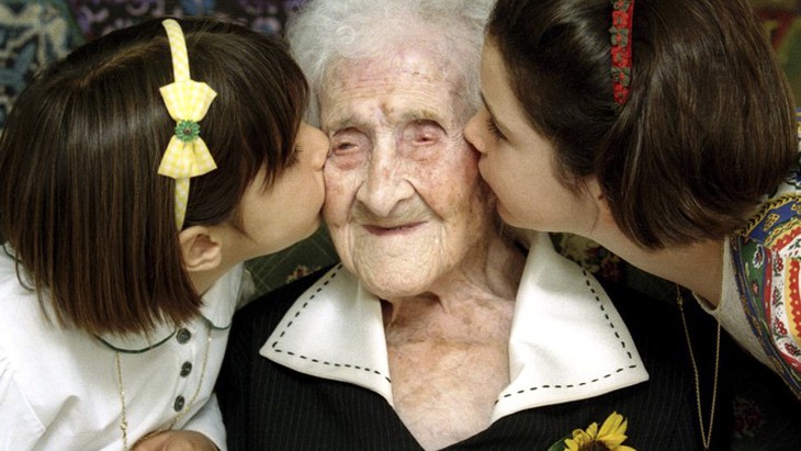 Cụ bà Jeanne Louise Calment tại lễ kỷ niệm sinh nhật lần thứ 120