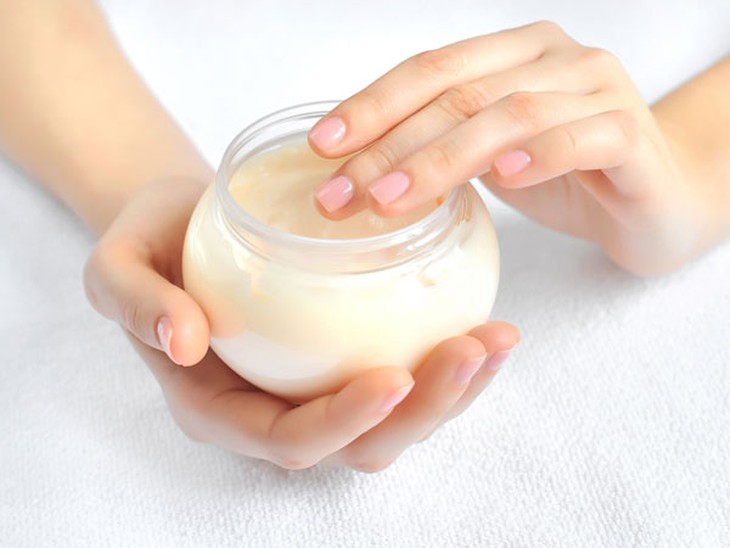 cách làm sáp dưỡng môi từ dầu dừa