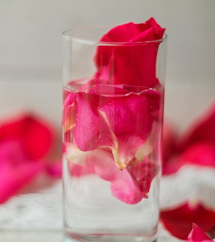 nước hoa hồng dưỡng tóc