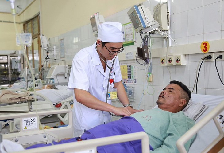 Bệnh nhân M. tim ngừng đập gần 1 tiếng đã tỉnh táo, nói chuyện tiếp xúc bình thường sau nỗ lực điều trị của các bác sĩ khoa Hồi sức tích cực.