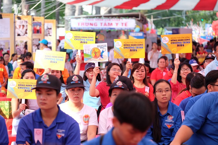 Hàng nghìn thanh tiên, cán bộ y tế và thành viên mạng lưới người sống cùng HIV tại TP.HCM đã có mặt tại buổi mít tinh