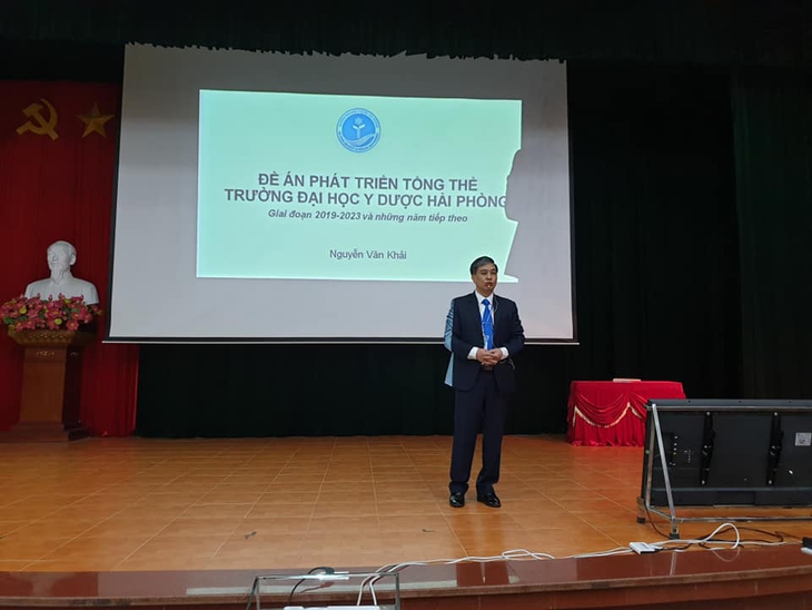 Các ứng viên trình bày Đề án trong khuôn khổ cuộc thi tuyển Hiệu trưởng Đại học Y dược Hải Phòng
