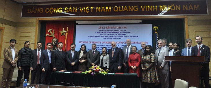 Bộ Y tế Việt Nam và CDC Hoa Kỳ chụp ảnh lưu niệm