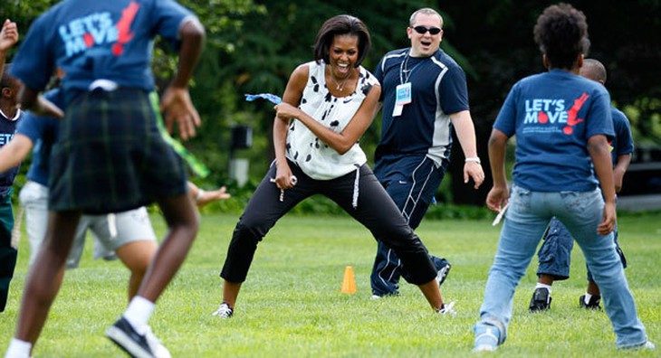 Michelle Obama tham gia thể thao cùng trẻ em Mỹ