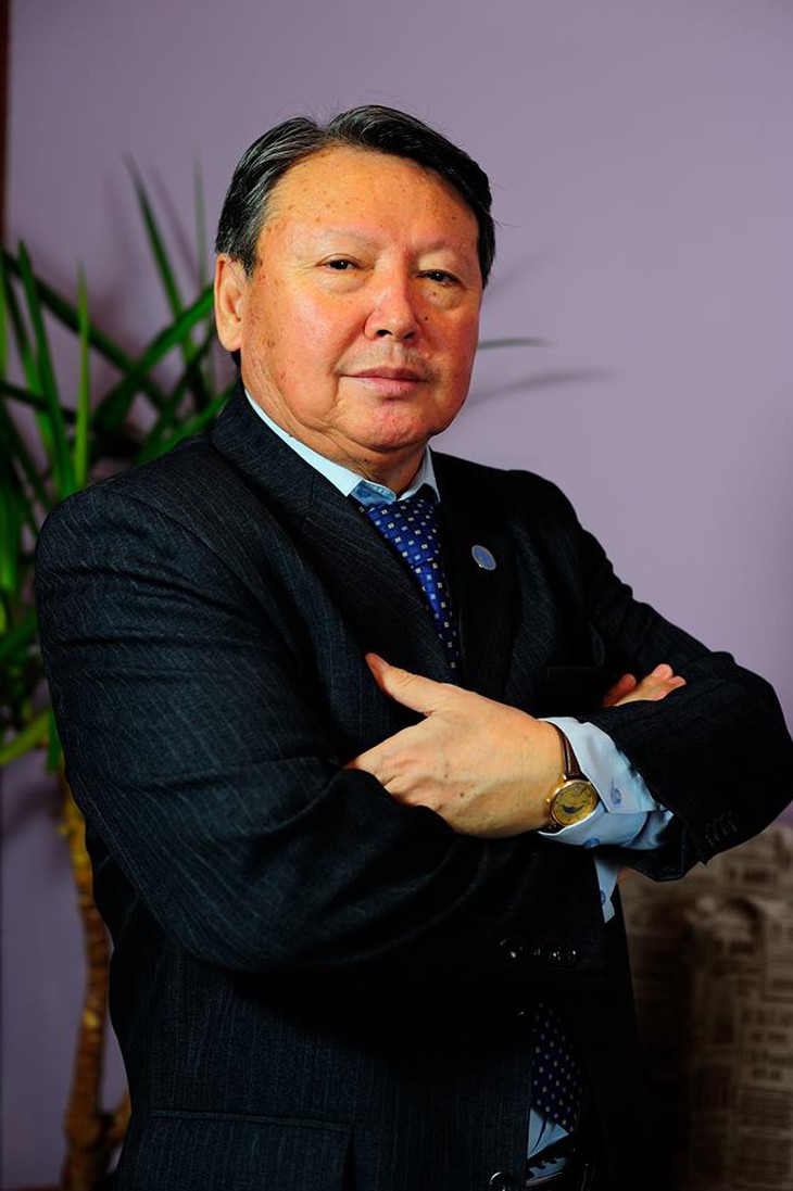 Nhà văn Bakhyt Rustemov, Viện sĩ, đồng Chủ tịch Ủy ban văn học Nghị viện Á-Âu, người đoạt giải thưởng “Niềm tự hào dân tộc” của nước CH Kazakhstan
