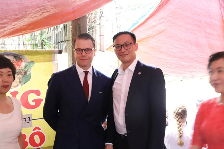 Hoàng tử Daniel tại quán bún thang, phở gà, bún bò Nam Bộ
