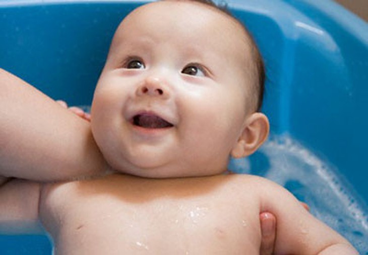 Cách chăm sóc bé bị chàm sữa