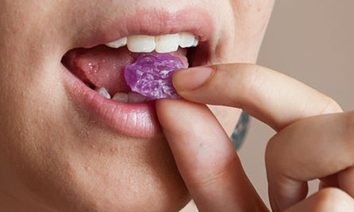 Tránh lạm dụng viên ngậm trị ho