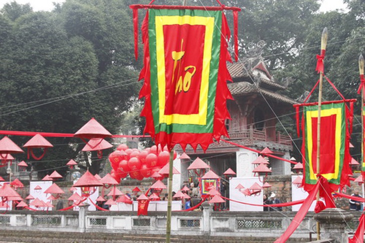 Vào rằm tháng Giêng hàng năm, tại Văn Miếu Quốc Tử Giám (Hà Nội), công chúng lại nô nức đến với Ngày Thơ Việt Nam. Ảnh: Hoa Quỳnh