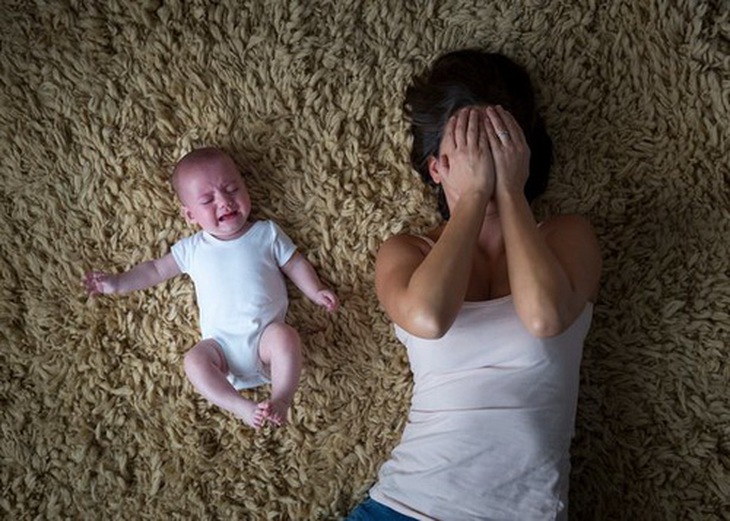Khi người mẹ có dấu hiệu trầm cảm sau sinh, cần có sự giúp đỡ của các bác sĩ tâm lý.