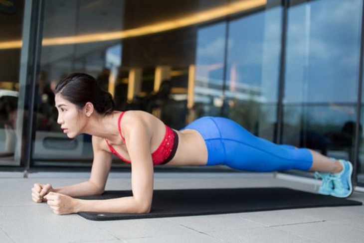 Tập luyện đều đặn là cách giảm cân an toàn.