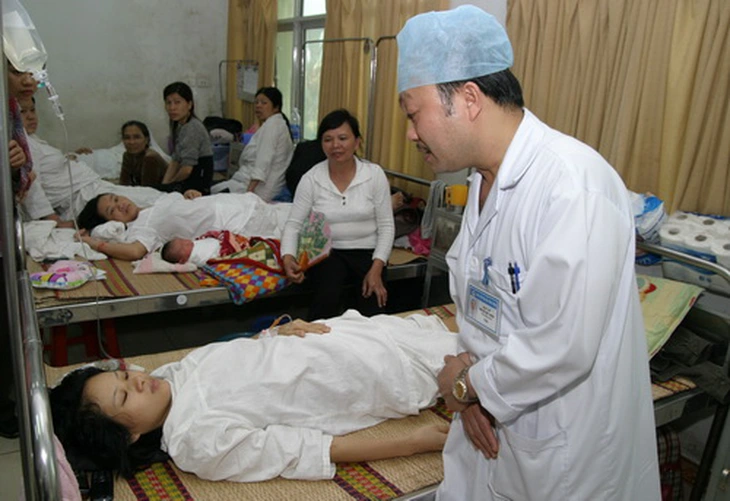 Phụ nữ cho con bú khi dùng thuốc cần tuân thủ chặt chẽ chỉ định của bác sĩ chuyên khoa. Ảnh: TM