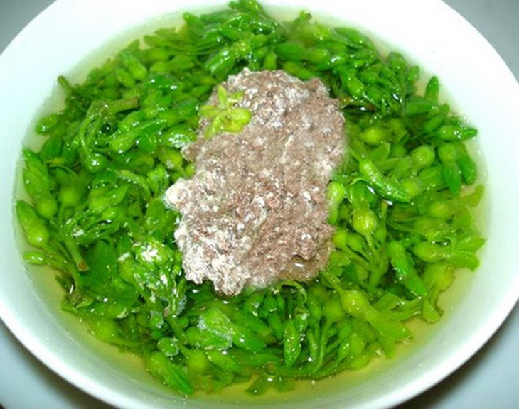 Canh hoa lý cua đồng trị chứng hỏa biểu hiện bốc nóng ở đầu, mặt, trán và ngực, bứt rứt khó ngủ.