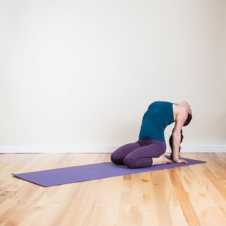 yoga chữa đau đầu - tư thế 4