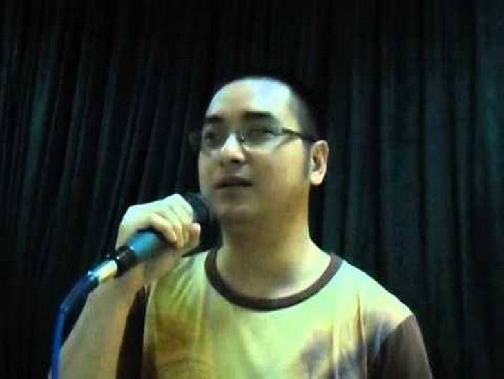Nhà thơ trẻ khiếm thị Nguyễn Việt Anh.