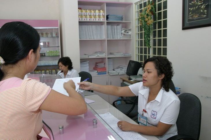 Khi dùng thuốc cần sự tư vấn của bác sĩ chuyên khoa. Ảnh: TM