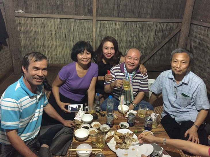 Những “nhà hàng nghệ nhân” đang giúp nhiều người hiểu thêm rất nhiều về Tây Nguyên, bởi nó không chỉ là ẩm thực, mà nó là một phần văn hóa Tây Nguyên được tích tụ trong ấy...