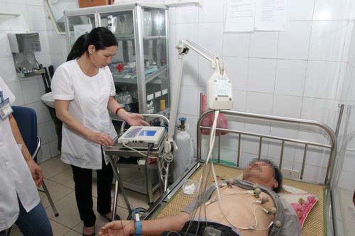 Để điều trị bệnh sảng hiệu quả, bệnh nhân cần được theo dõi điện tim chặt chẽ. Ảnh: TM